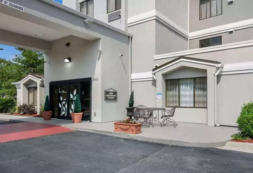 هتل Sleep Inn Hanes Mall