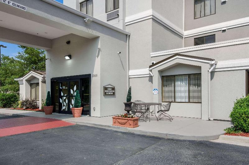 בית מלון כפרי Sleep Inn Hanes Mall