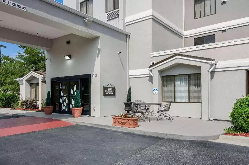 هتل Sleep Inn Hanes Mall