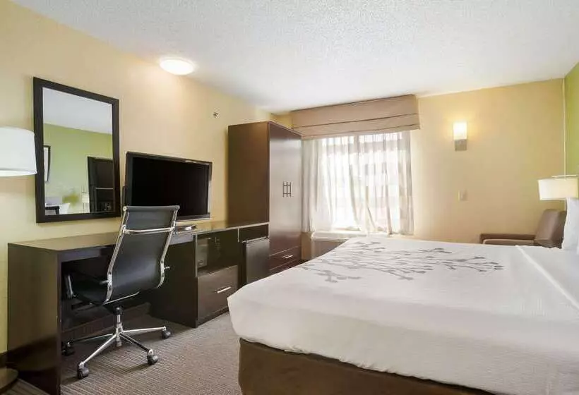Отель Sleep Inn & Suites