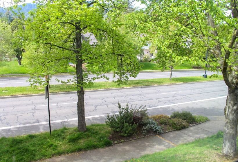 فندق Stratford Inn