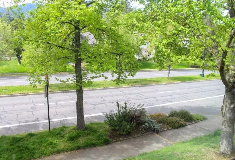 Отель Stratford Inn