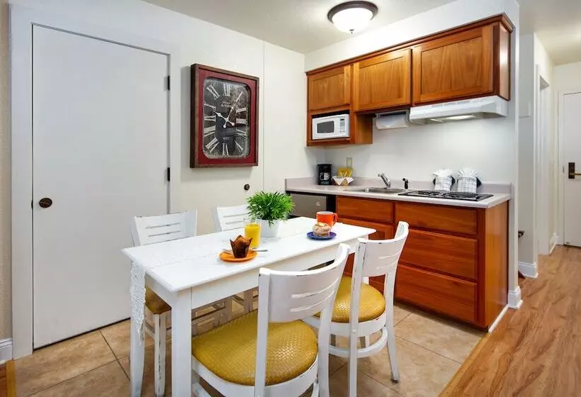 Отель Stratford Inn