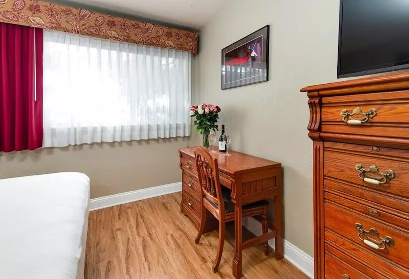 Отель Stratford Inn