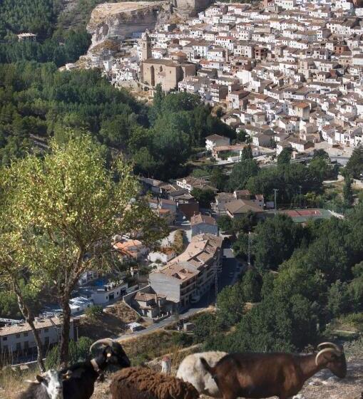 هتل Hostal Alcalá Del Jucar