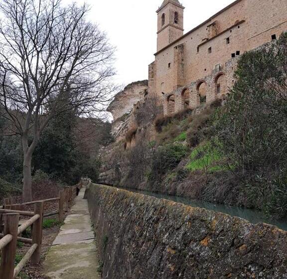 هتل Hostal Alcalá Del Jucar
