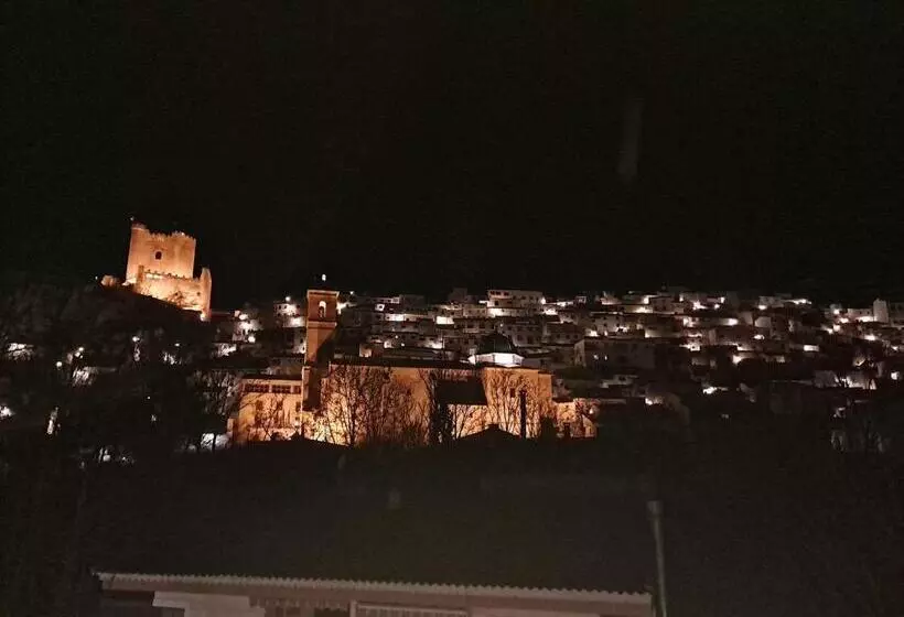 Hotelli Hostal Alcalá Del Jucar