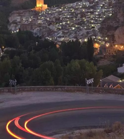 Hotelli Hostal Alcalá Del Jucar