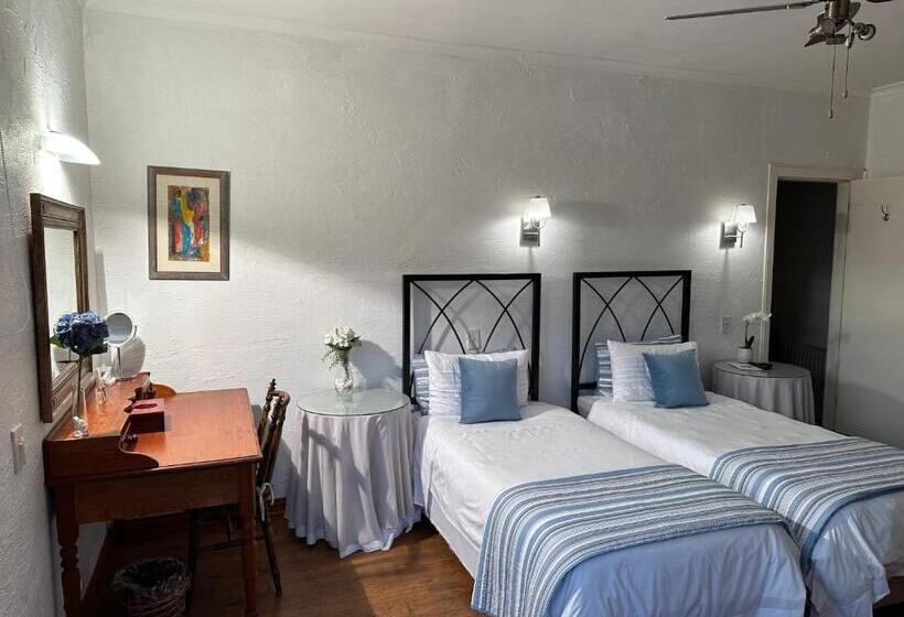 هتل House On Westcliff