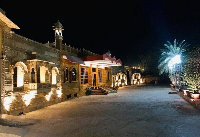 בית מלון כפרי Dholamaru Grand