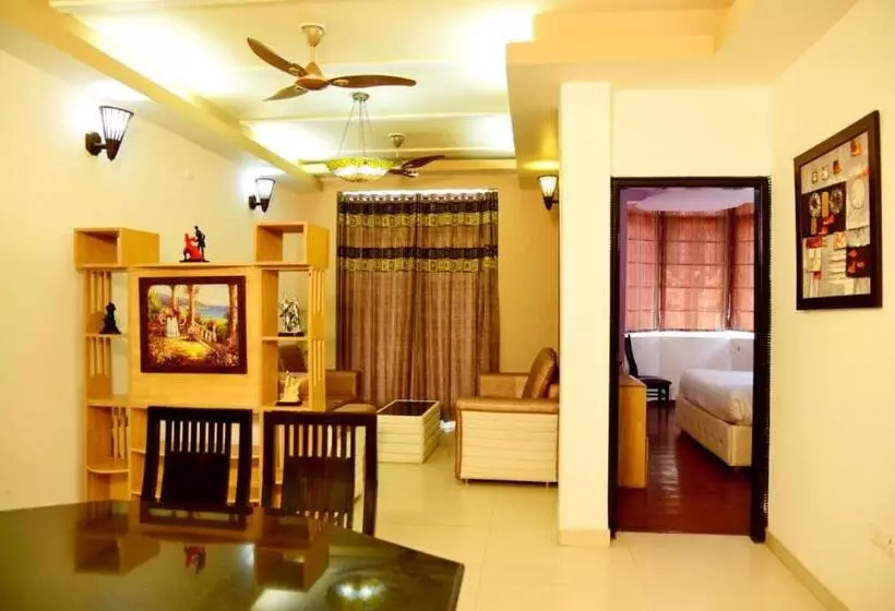 ホテル Royal Court By The Lake Hill