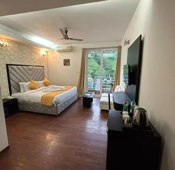 ホテル Royal Court By The Lake Hill