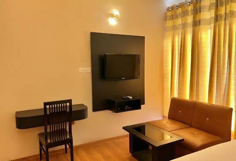 ホテル Royal Court By The Lake Hill