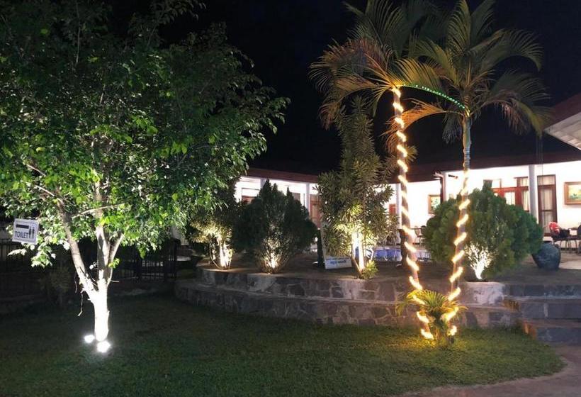 ホテル Luxury Inn Matale