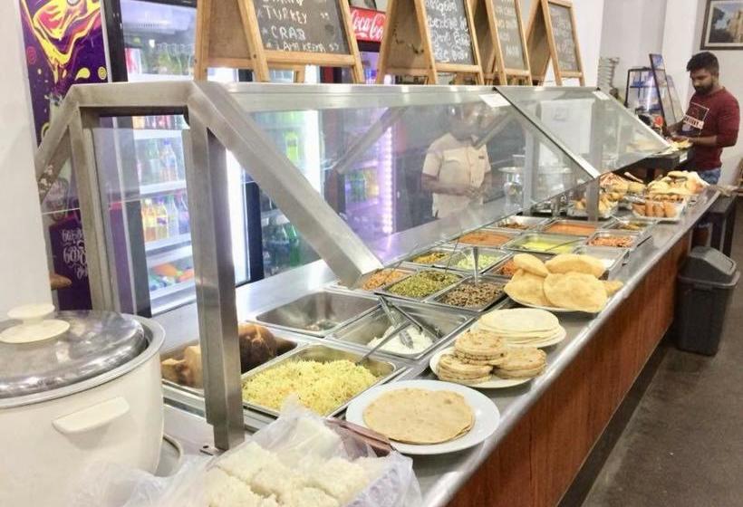 ホテル Luxury Inn Matale