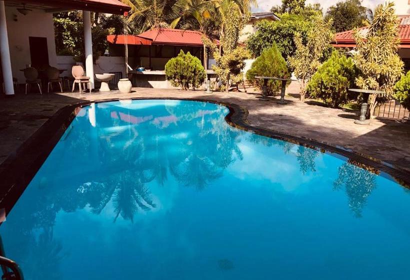 ホテル Luxury Inn Matale