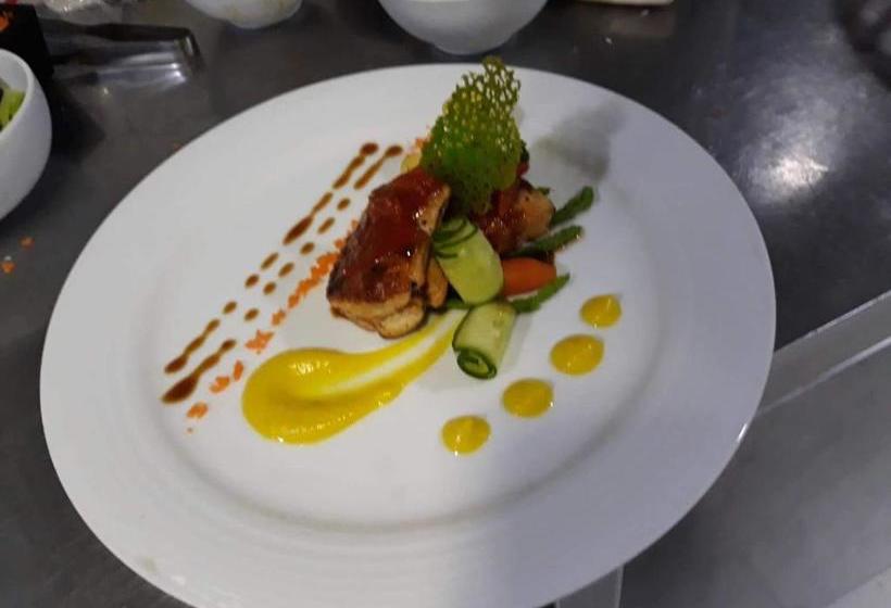 ホテル Luxury Inn Matale