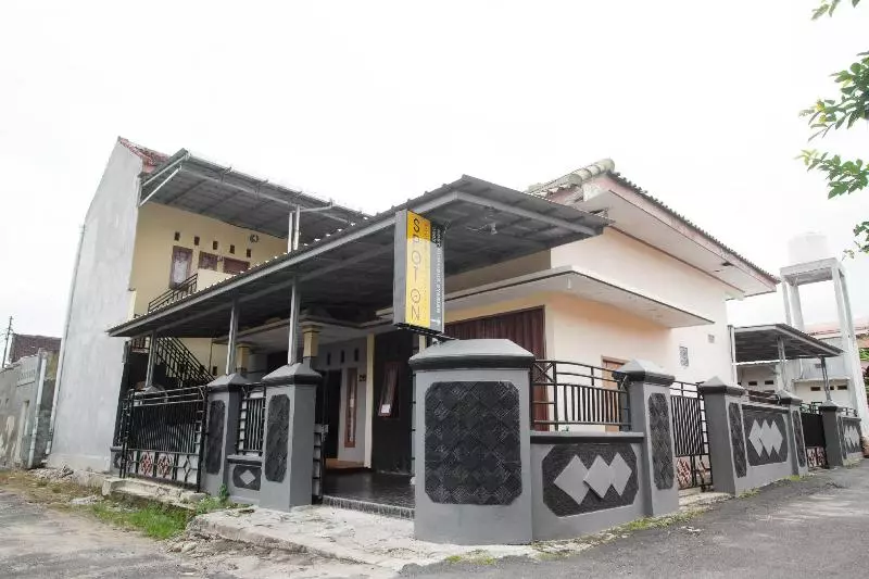 هتل Spot On 3005 Kost Rumaisha