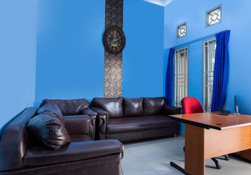 ホテル Oyo 2923 Lavenia Kost 2