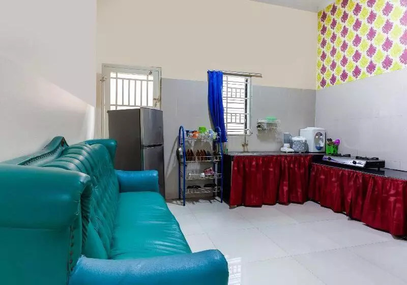 ホテル Oyo 2923 Lavenia Kost 2