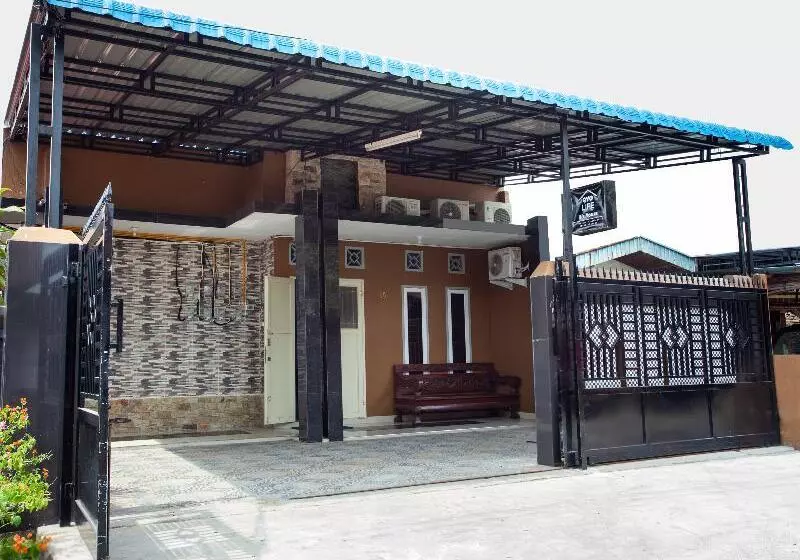 ホテル Oyo 2923 Lavenia Kost 2