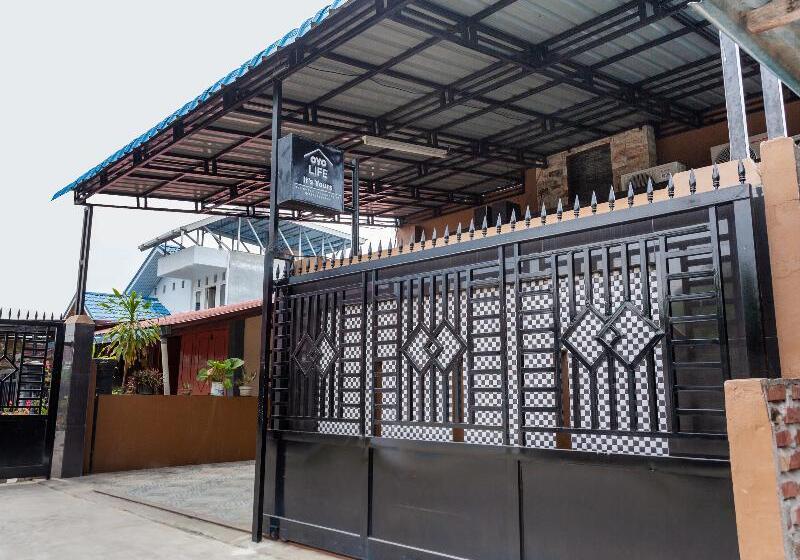 ホテル Oyo 2923 Lavenia Kost 2