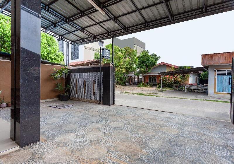 ホテル Oyo 2923 Lavenia Kost 2