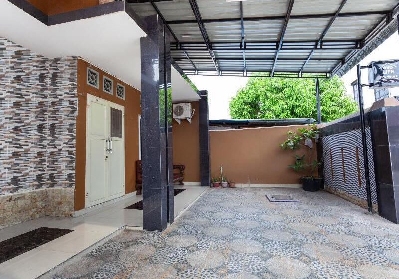 ホテル Oyo 2923 Lavenia Kost 2