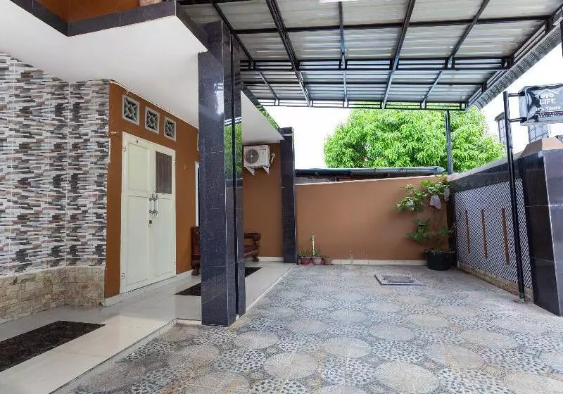 ホテル Oyo 2923 Lavenia Kost 2