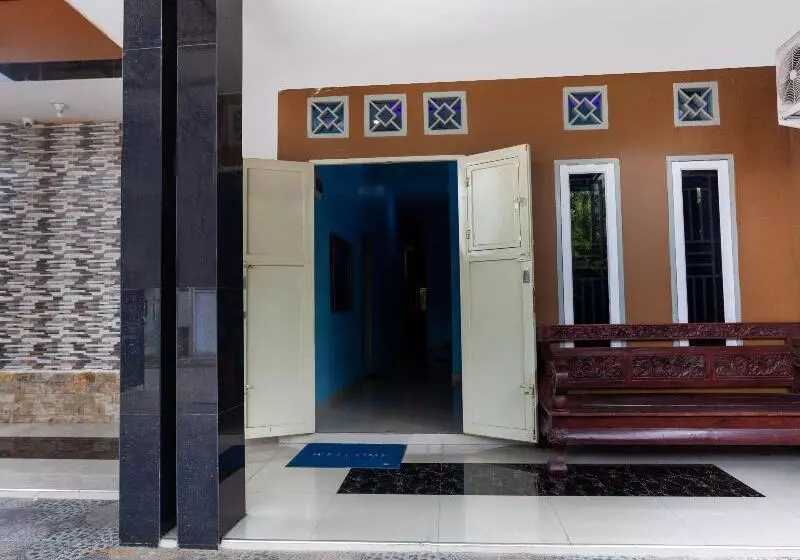 ホテル Oyo 2923 Lavenia Kost 2