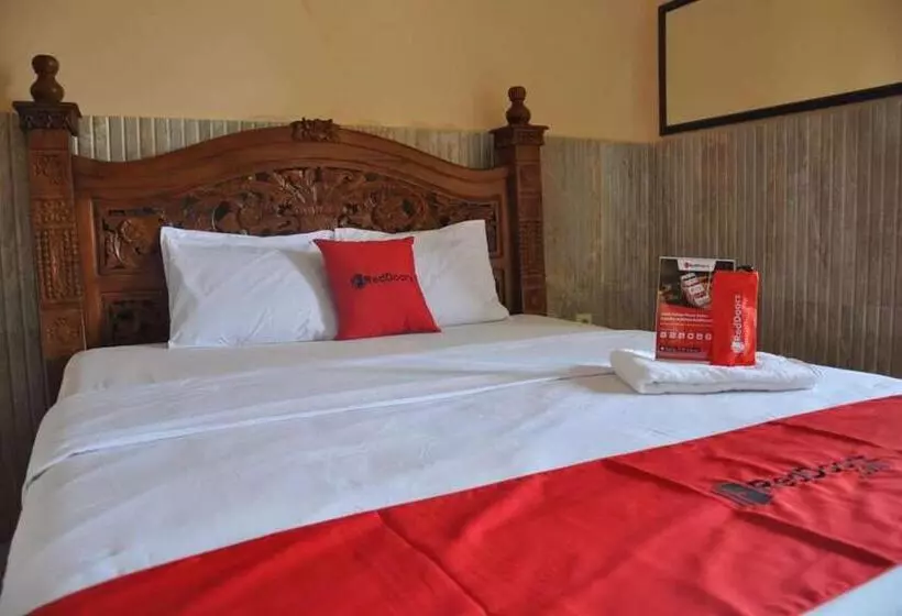 ホテル Reddoorz Near Lokawisata Baturaden