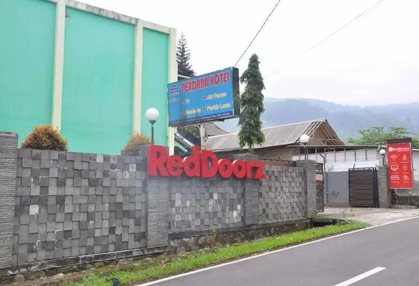 ホテル Reddoorz Near Lokawisata Baturaden