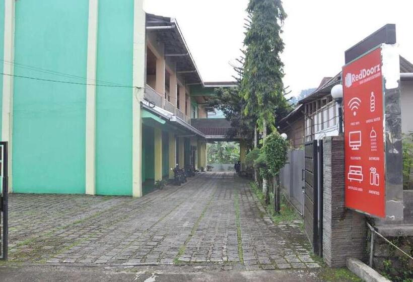 فندق Reddoorz Near Lokawisata Baturaden