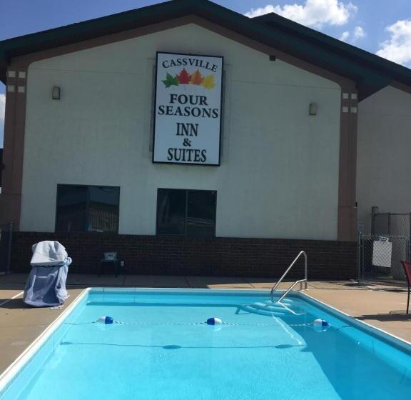 فندق Cassville Four Seasons Inn & Suites