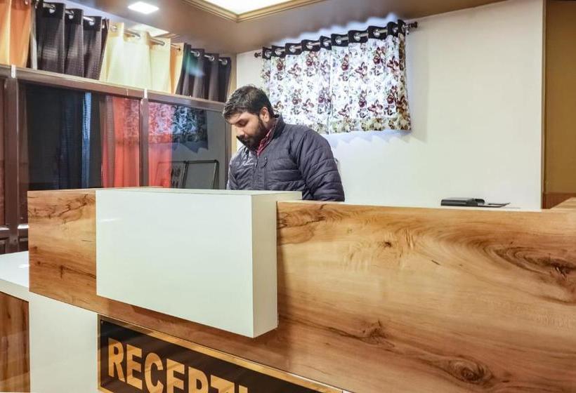 Hotell Oyo 70090 Jugnu