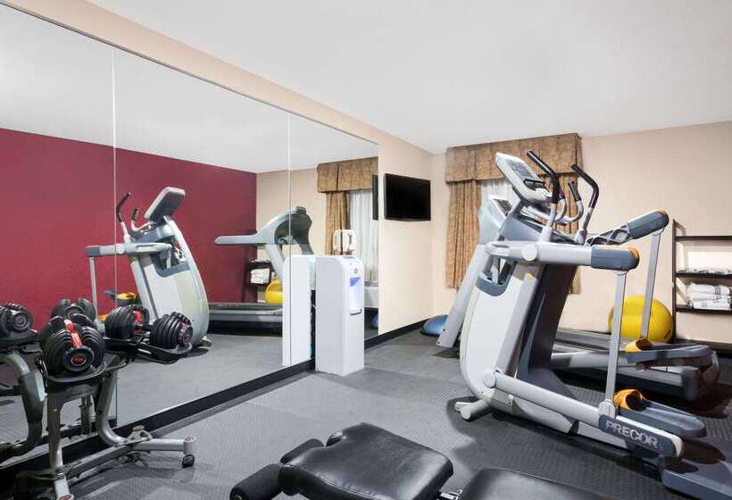 Отель Baymont By Wyndham Stevens Point