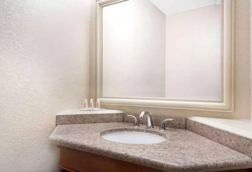 Отель Baymont By Wyndham Stevens Point