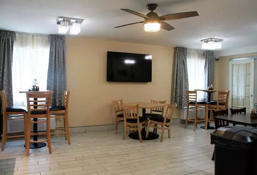 Отель Baymont By Wyndham Stevens Point