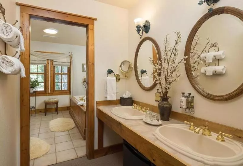 Отель Sunflower Hill Inn