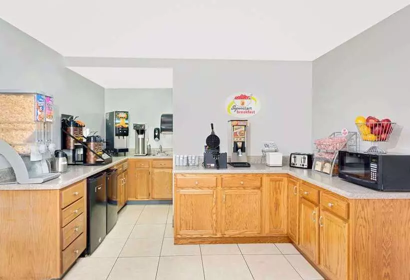 فندق Super 8 By Wyndham Athens