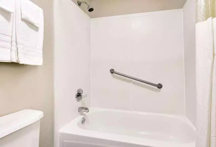 فندق Super 8 By Wyndham Athens