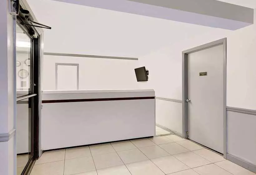 فندق Super 8 By Wyndham Athens