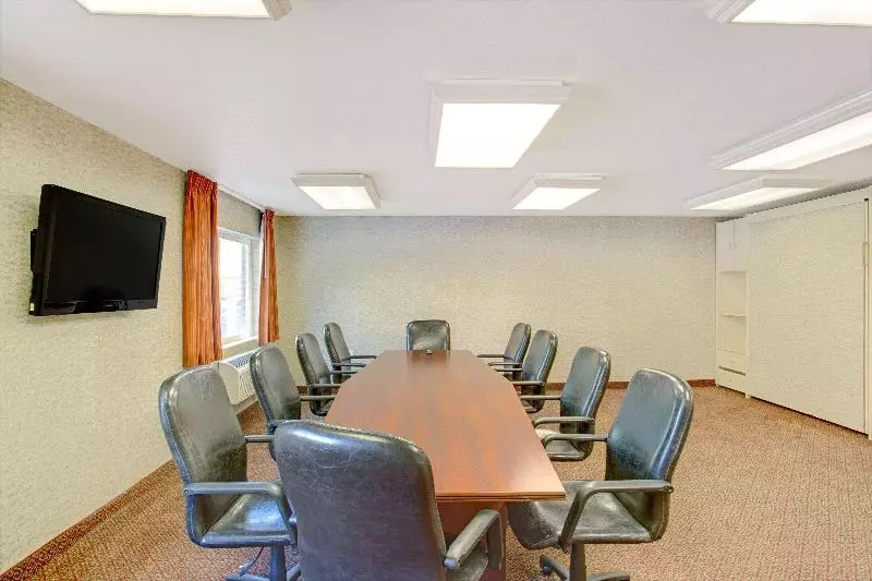 בית מלון כפרי Royal Inn Airport Salt Lake City