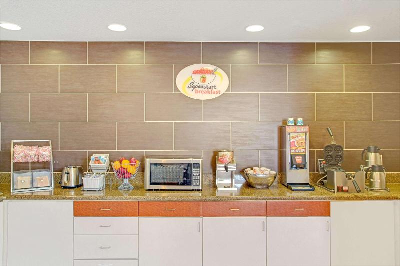 هتل Royal Inn Airport Salt Lake City