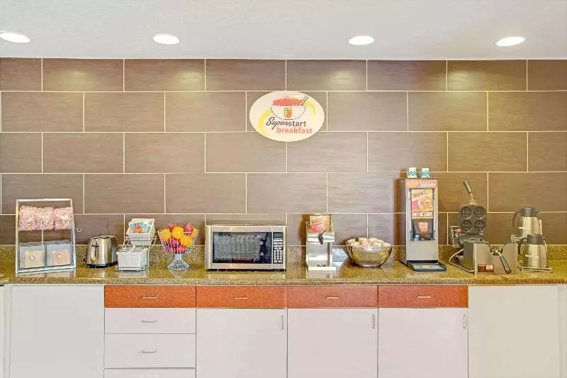 בית מלון כפרי Royal Inn Airport Salt Lake City