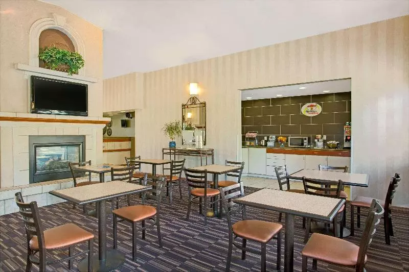 בית מלון כפרי Royal Inn Airport Salt Lake City