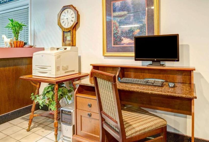 Szálloda Super 8 By Wyndham Walnut