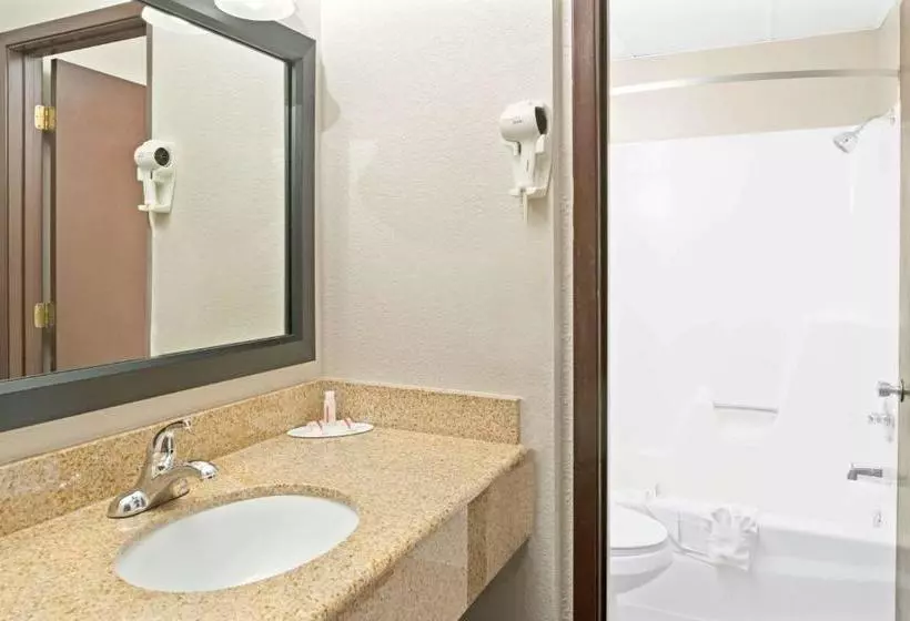 酒店 Super 8 By Wyndham Walnut