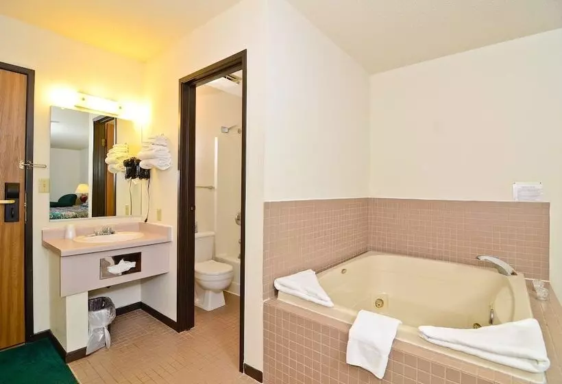 מוטל Amerivu Inn And Suites Hayward Wi
