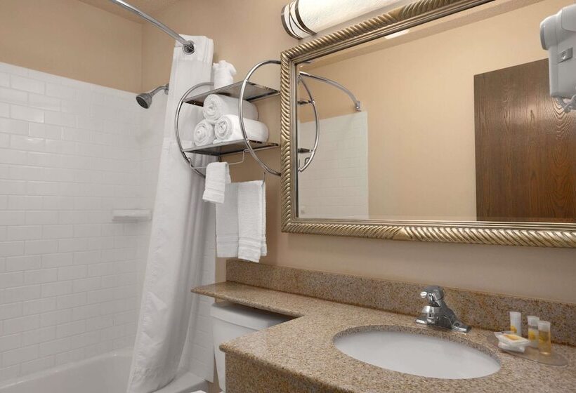 فندق على الطريق Days Inn By Wyndham Keene Nh